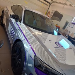 W ostatnim czasie odwiedziła nas Audi E-Tron GT (ICE RACE )po kolizji . Auto zostało oklejone tak , jak wyszło z fabryki :) Takich pięknych Audi wypuścili tylko 99 SZT na rynek 🔥🔥