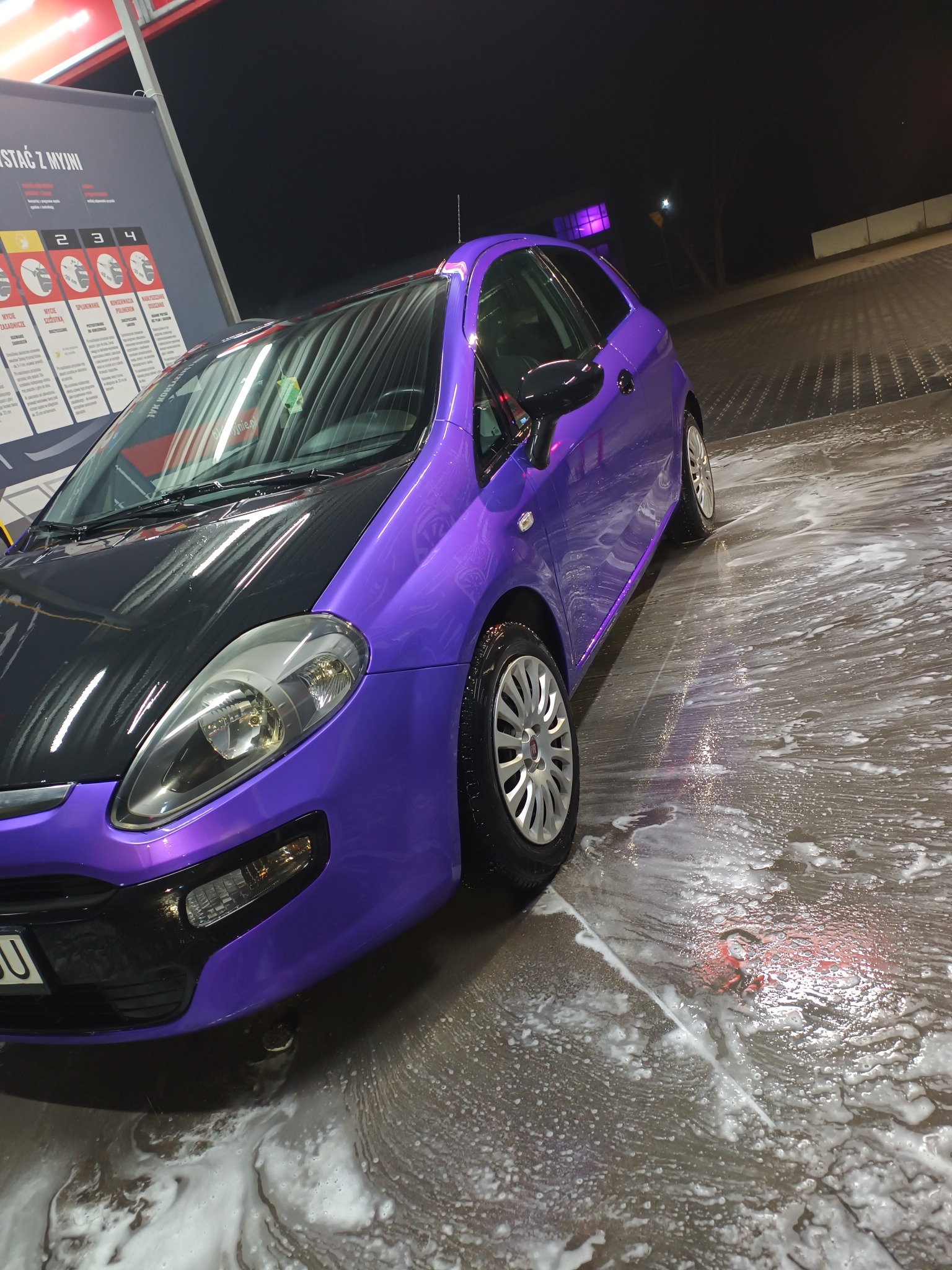 Fiat Punto z granatowego na piękną fioletową satynę z dodatkiem carbonu 🤌🔥
