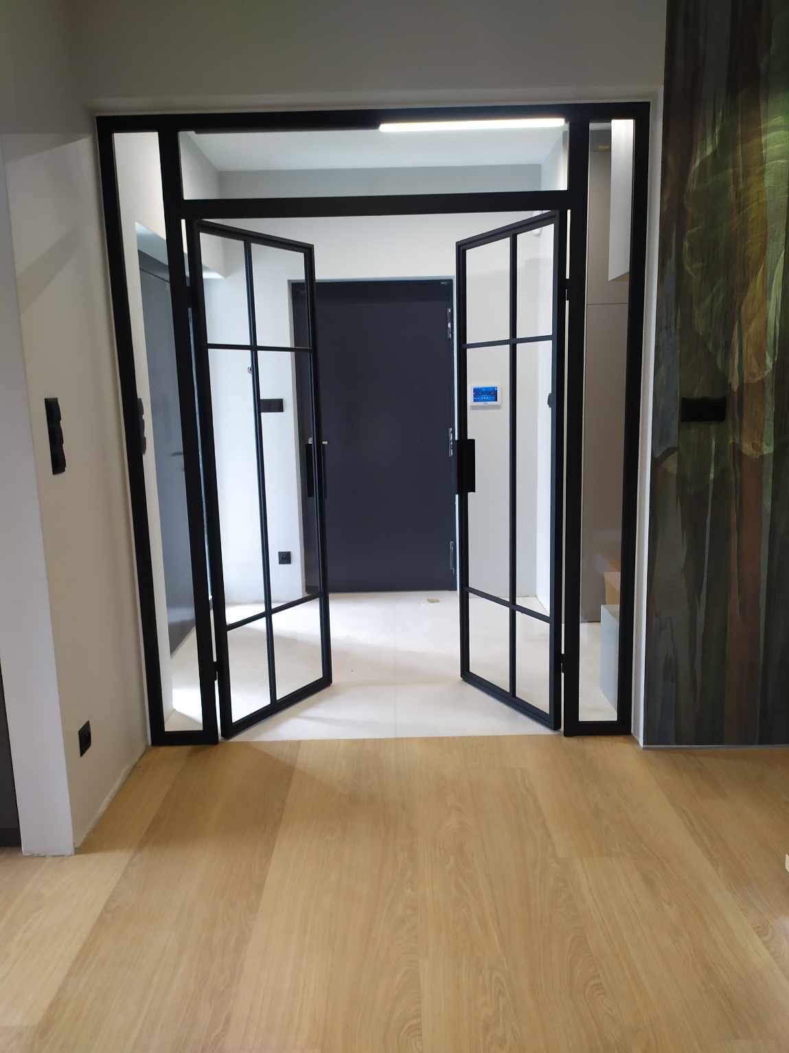 Jesteśmy producentem zabudów stalowo- szklanych, drzwi, balustrad.