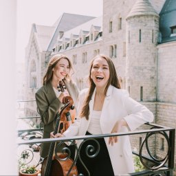 TWO STRINGS DUO  to akustyczny duet, który łączy elegancję z nowoczesnością w muzyce granej na skrzypcach i wiolonczeli. Wykonuje znane i lubiane covery w wyjątkowych aranżacjach podczas eventów, uroczystości okolicznościowych oraz koncertów.