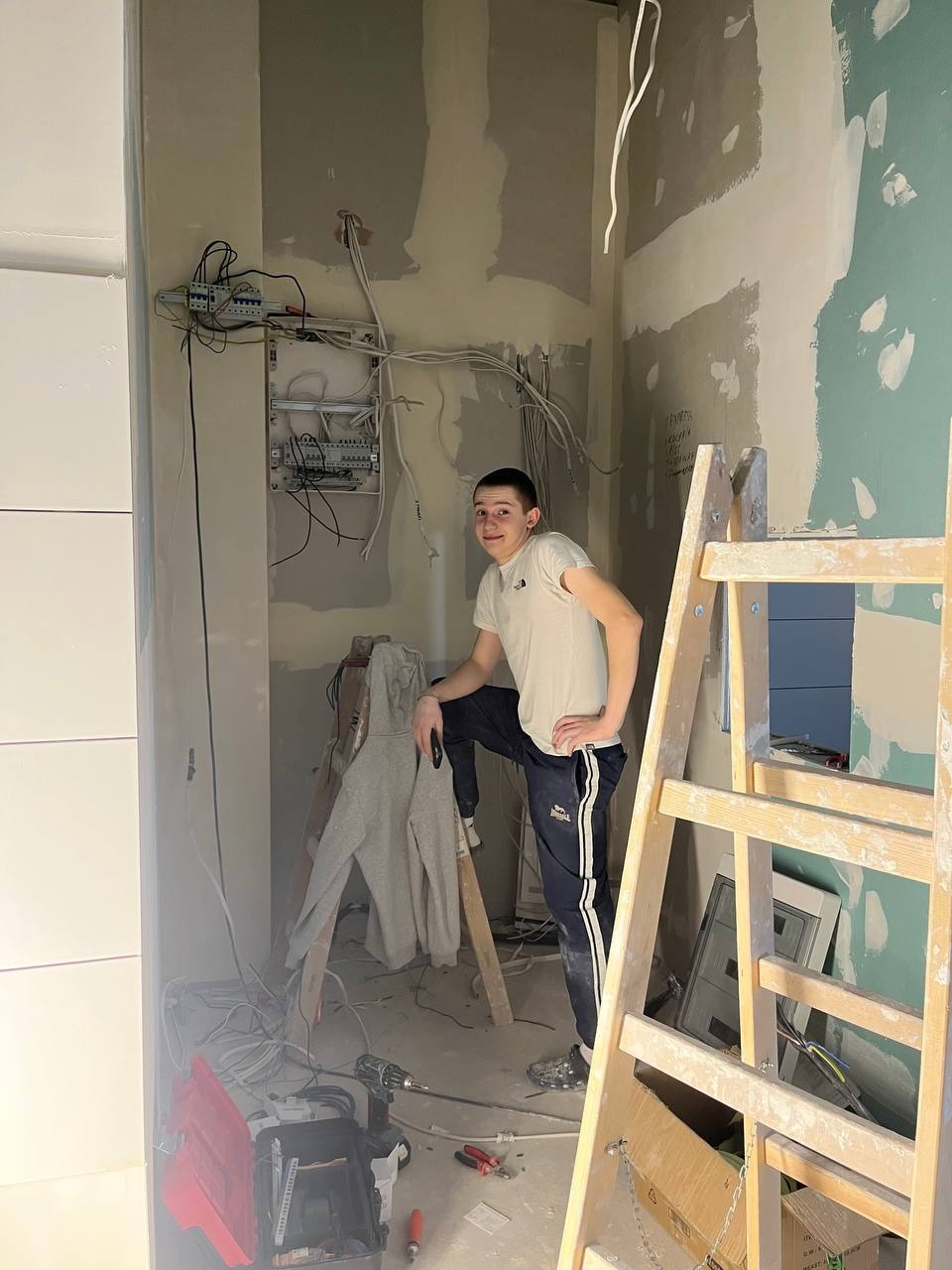 Elektryk, ma praktyki! + Malowamie! Seba Nowak