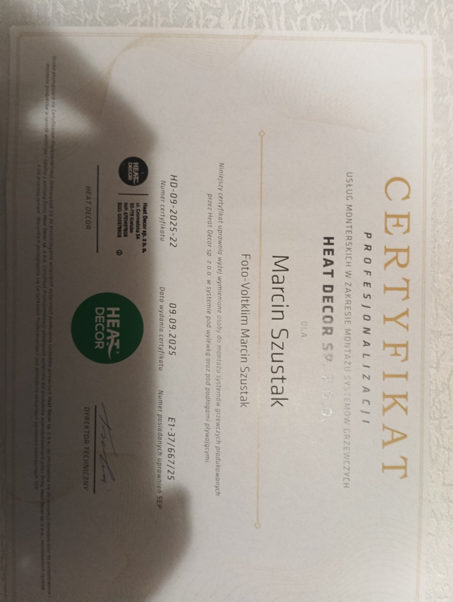 Certyfikat profesjonalizacji usług monterskich w zakresie montażu systemów grzewczych Heat Decor dla Marcina Szustaka, wydany 09.09.2025.