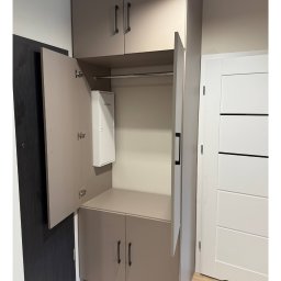 Meble na wymiar w szerokim zakresie. Od malutkich szafek poprzez szafki stojące wiszące wielkie komody oraz szafy i garderoby w dowolnych konfiguracjach