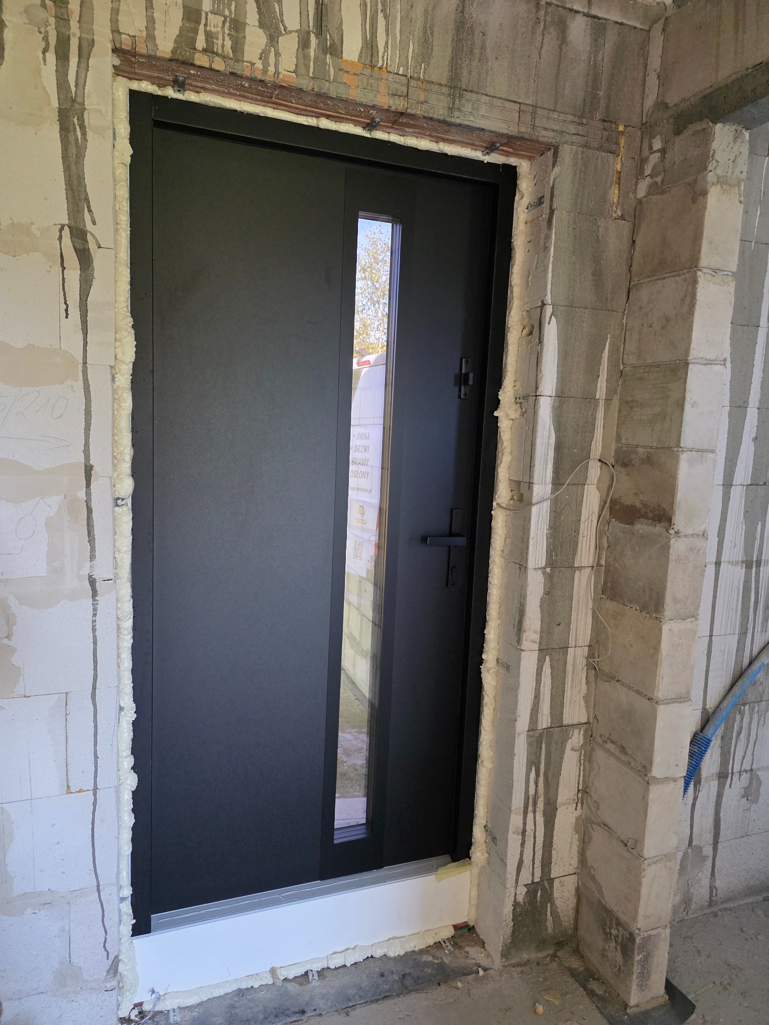 Drzwi zewnętrzne Martom 72, obustronny czarny + dodatki z ciepłym montażem