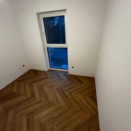 Montaż paneli winylowych. 