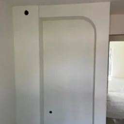 Wykonywanie i obudowa a następnie gładzie we wnęce gdzie zamontowane zostaną półki.