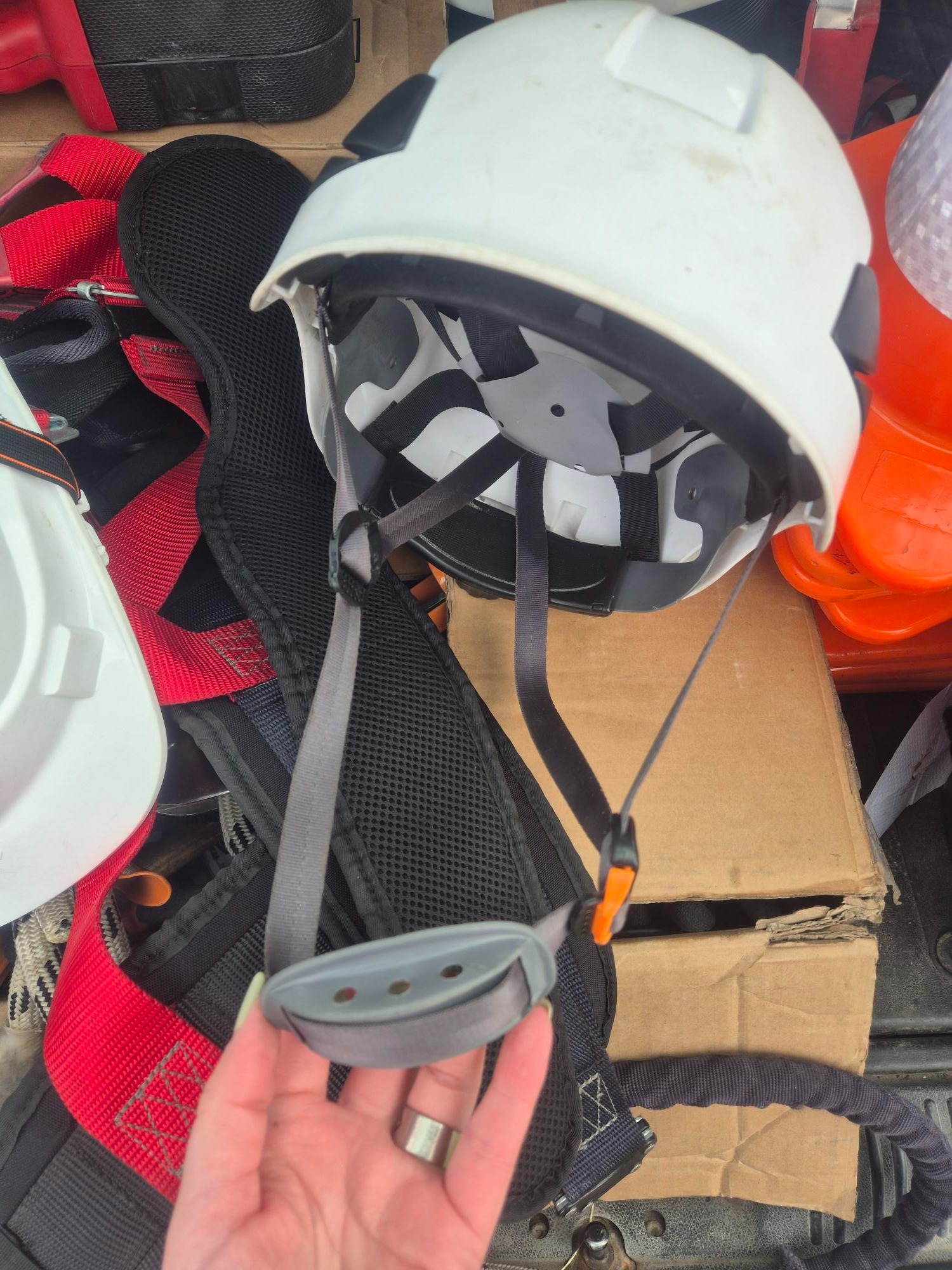 Sprawdzenie, czy podwykonawcy wyposażeni są środki ochrony indywidualnej oraz czy je stosują podczas pracy