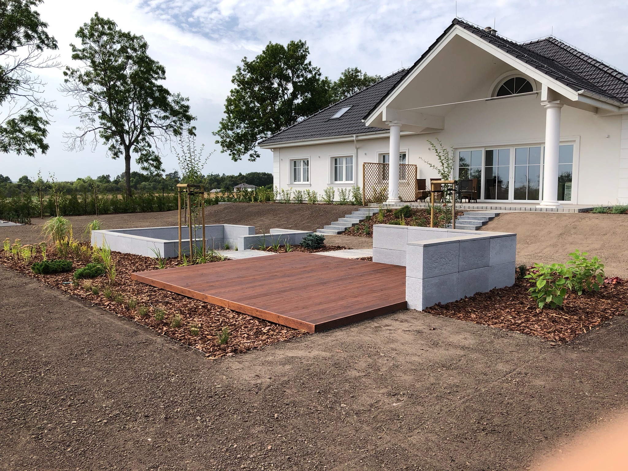 Realizacja projektu ogrodu nowoczesnego.