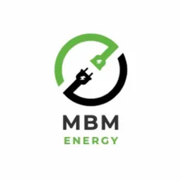 Graficzne logo MBM Energy przedstawiające wtyczkę i gniazdo tworzące okrąg, w kolorach czarnym i zielonym, symbolizujące połączenie elektryczne.