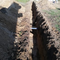 Przygotowanie do ułożenia kabli w ziemi