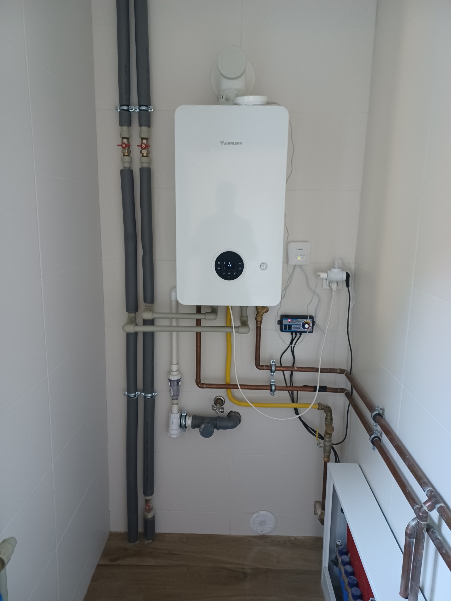 Ogrzewanie podłogowe w domkach całorocznych pod wynajem - kotłownia