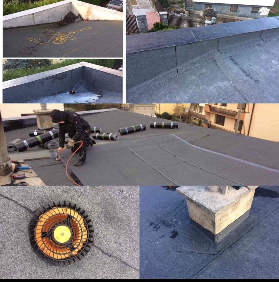 Montaż papy termozgrzewalnej na dachu płaskim z użyciem palnika; widoczne rolki papy, komin i detale wykończenia.