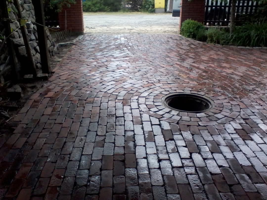 Cegła klinkierowa, zyskała 2 życie kiedys była nawierzchnia nabrzeża