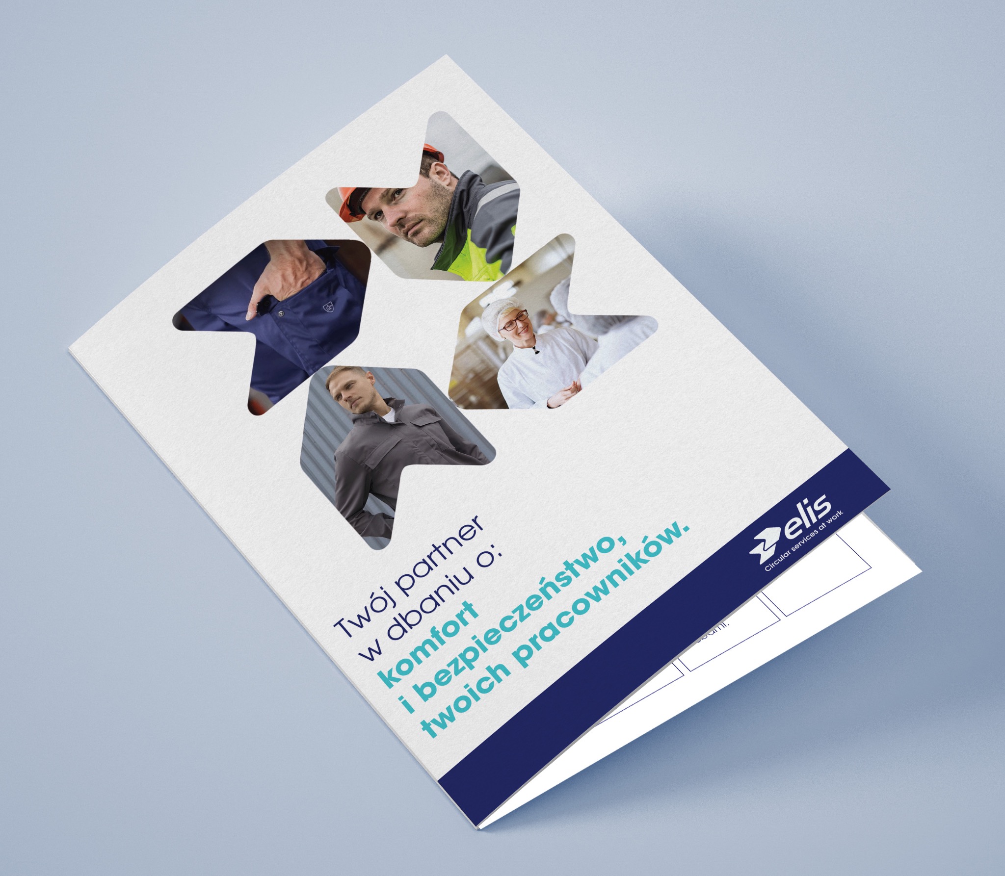 Biała broszura reklamowa Elis z wizerunkami pracowników w strojach roboczych, hasłem o komforcie i bezpieczeństwie. Ujęcie pod kątem, na jasnoniebieskim tle.