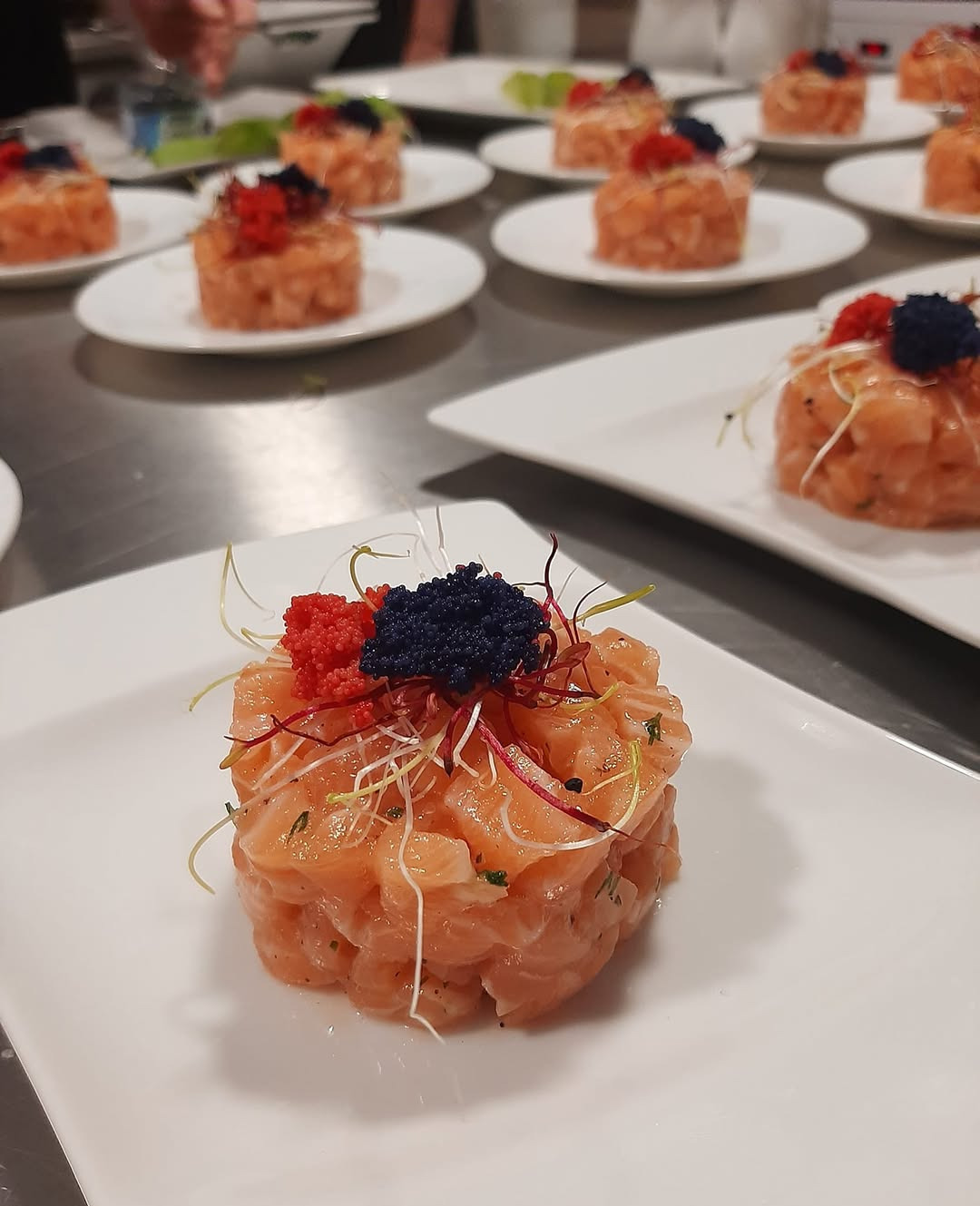 Tatar z łososia zamówienie na ekskluzywne przyjęcie