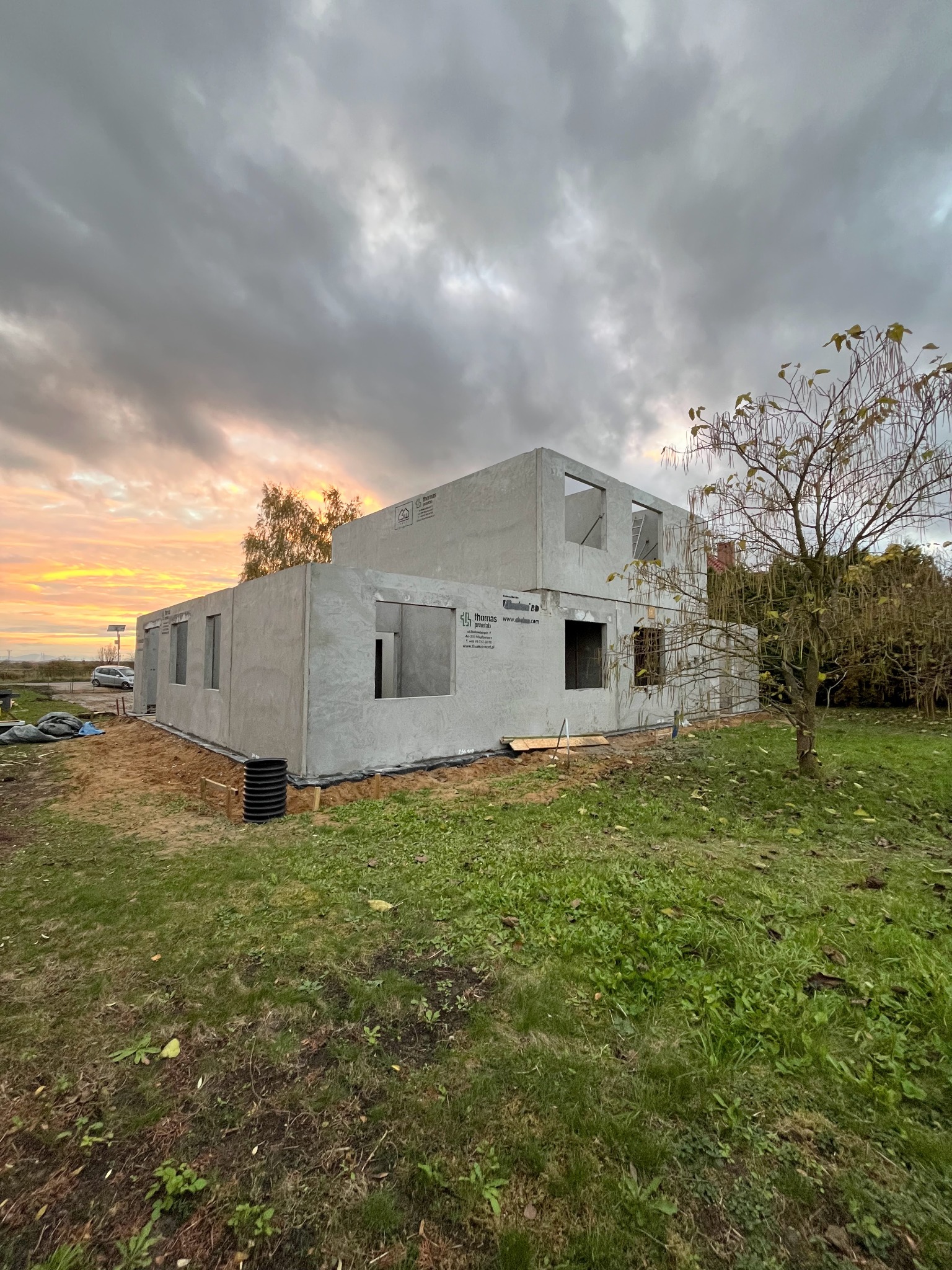 Dom jednorodzinny prefabrykowany z keramzytobetonu.