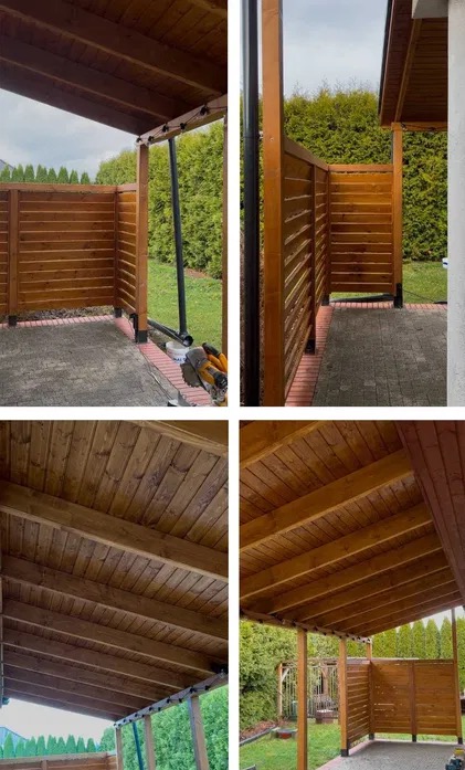 Drewniana konstrukcja altany z poziomymi deskami, widoczne elementy mocujące, fragment dachu i otoczenie z zielenią.