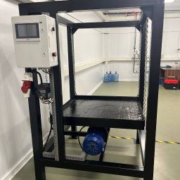 Mieszalnik kołyskowy oraz sterowanie mieszalnika kołyskowego