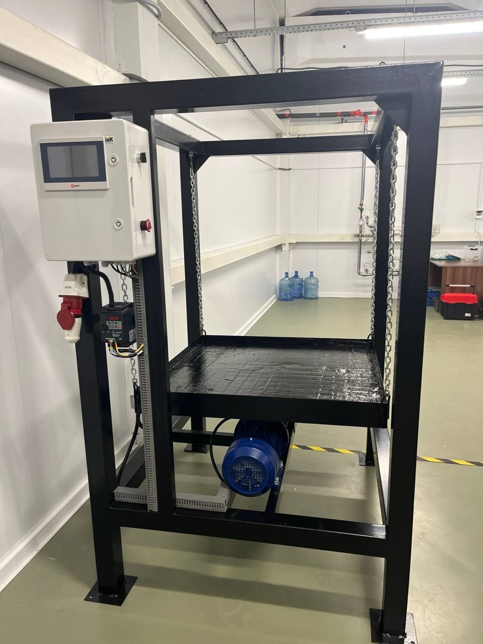 Mieszalnik kołyskowy oraz sterowanie mieszalnika kołyskowego