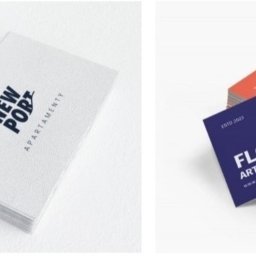 Digital Marketing, Branding, Key Visual - Dwa zestawy wizytówek: granatowe i białe z logo 'New Port Apartamenty' oraz niebiesko-pomarańczowe z napisem 'FLORIS Art & Design'.