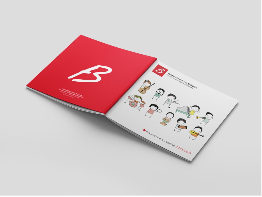 Otwarta broszura Polskiej Filharmonii Bałtyckiej z logotypem i ilustracjami muzyków na białym tle, prezentująca koncerty edukacyjne 2018/2019.