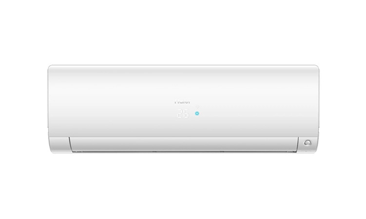 Biała klimatyzacja Haier z wyświetlaczem temperatury 26 stopni Celsjusza na białym tle.