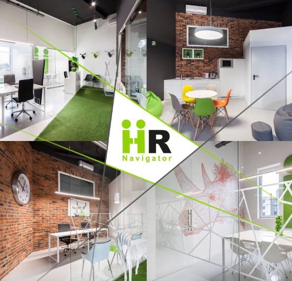 Kolaż przedstawiający nowoczesne biuro z elementami cegły, zielonym dywanem imitującym trawę, szklanymi ścianami z grafiką nosorożca i logo HR Navigator.