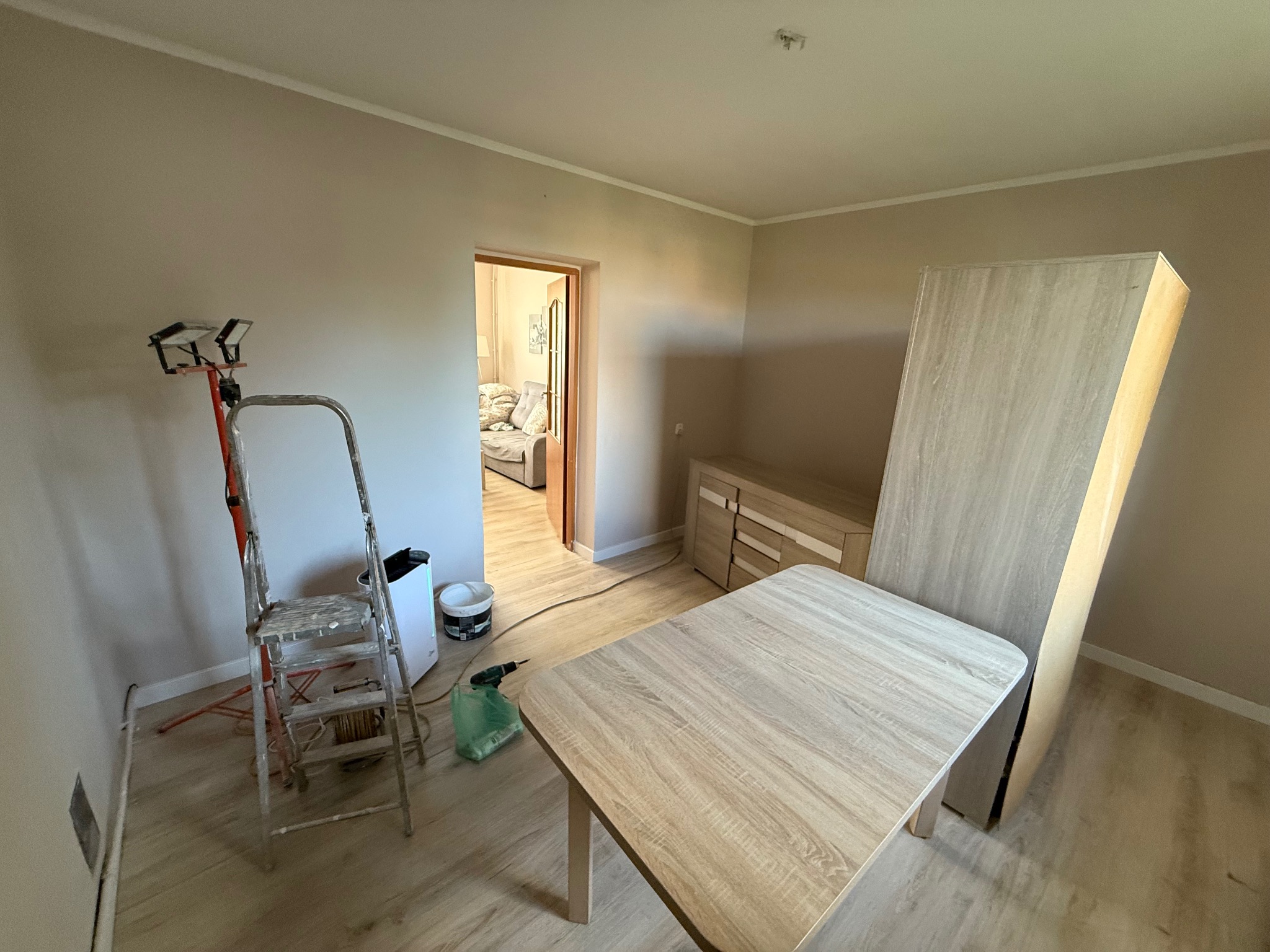 Szpachlowanie malowanie