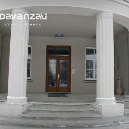 Solidne Drzwi drewniane do dworów, domów, willi i kamienic
#drzwiwejściowemałopolska #drzwiwewnętrzne #drzwizabytkowe #drzwidowilli #drzwidokamienic #drzwidrewniane #drzwizdrewna #drzwitarnów