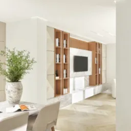 Nowoczesny salon z drewnianymi regałami, marmurowym blatem i telewizorem. Jasne wnętrze z rośliną w ozdobnej donicy i parkietem w jodełkę.