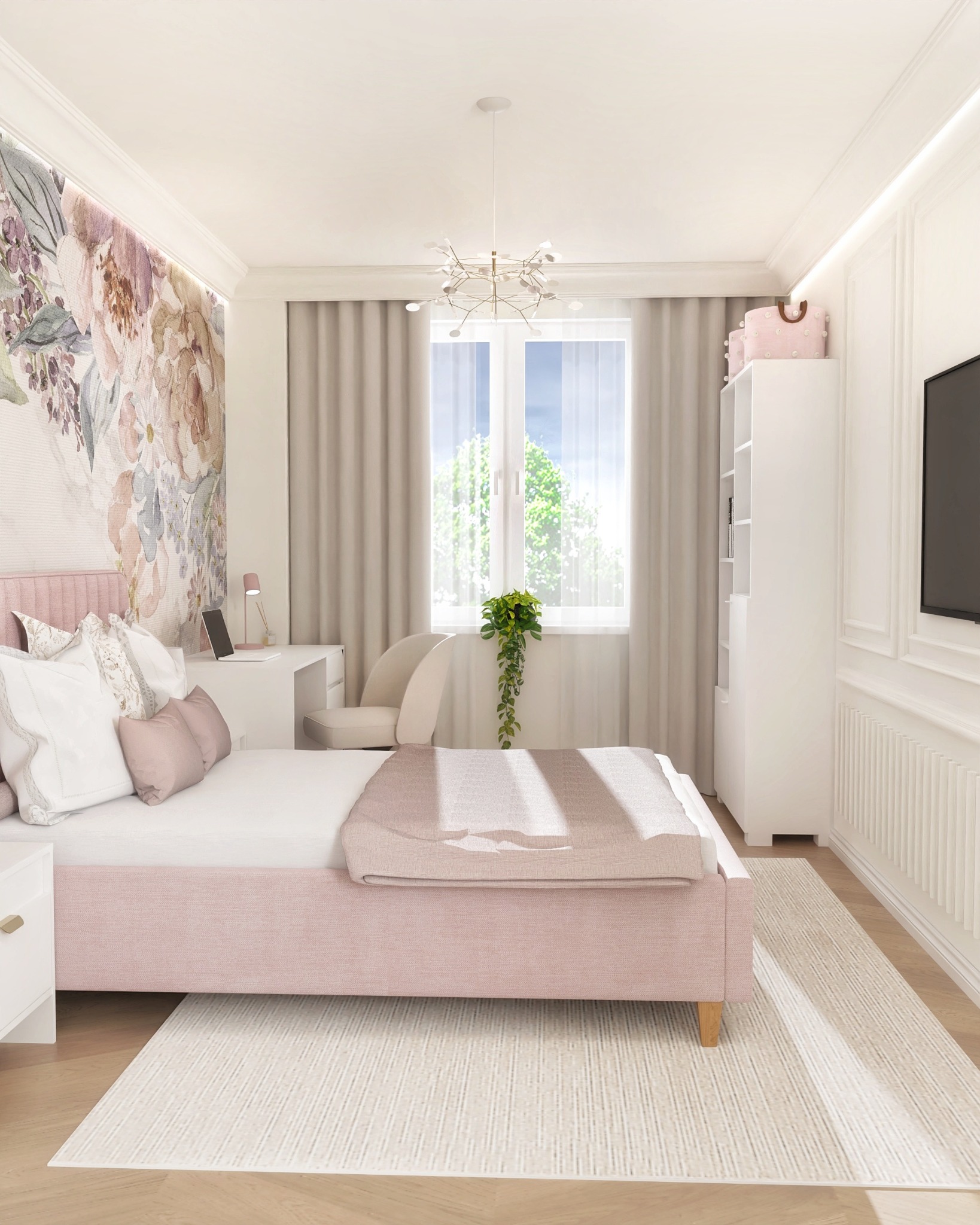 Jasna sypialnia z łóżkiem w odcieniach różu, kwiatową tapetą i białymi meblami. Na biurku laptop, a przy oknie roślina doniczkowa. Nowoczesna lampa sufitowa.