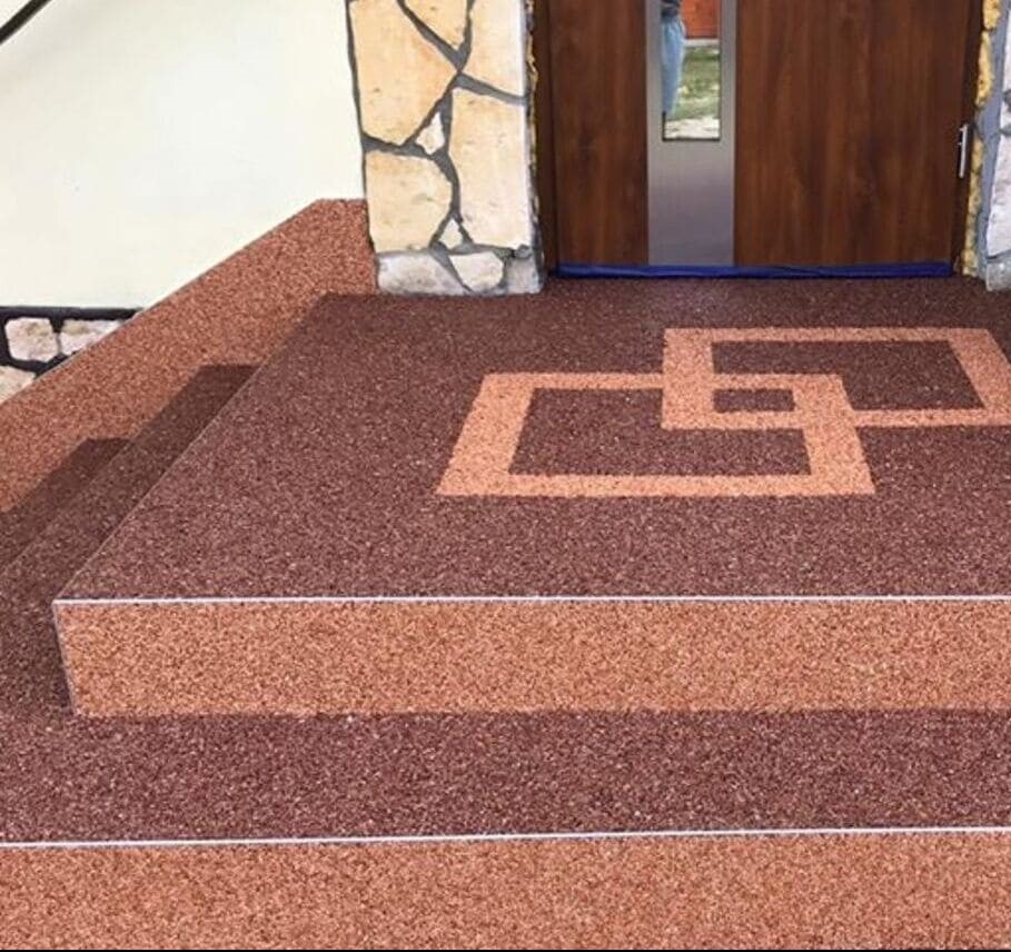 Kamienny dywan – naturalny efekt kruszywa + żywica, idealny na tarasy, schody, podjazdy