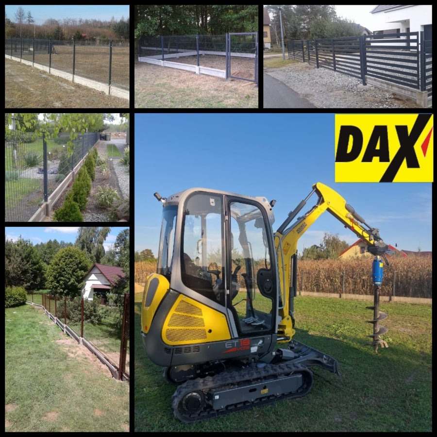 Żółto-szara mini koparka z wiertłem ziemnym na tle kilku różnych ogrodzeń i logo firmy DAX.