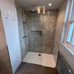 Łukasz Iwicki - Montaż Sufitu Podwieszanego Poznań