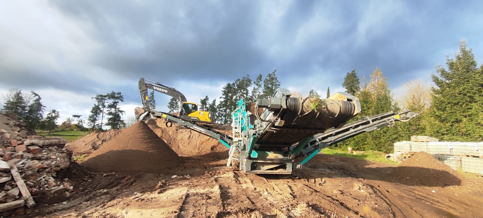 przesiewanie / sortowanie ziemii