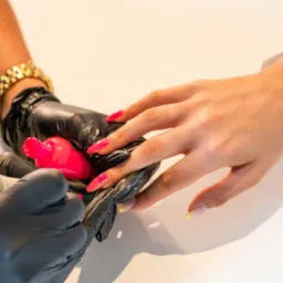 Radiofrekwencja mikroigłowa – poprawa jędrności skóry dzięki radiofrekwencji w KJakKosmetolog.