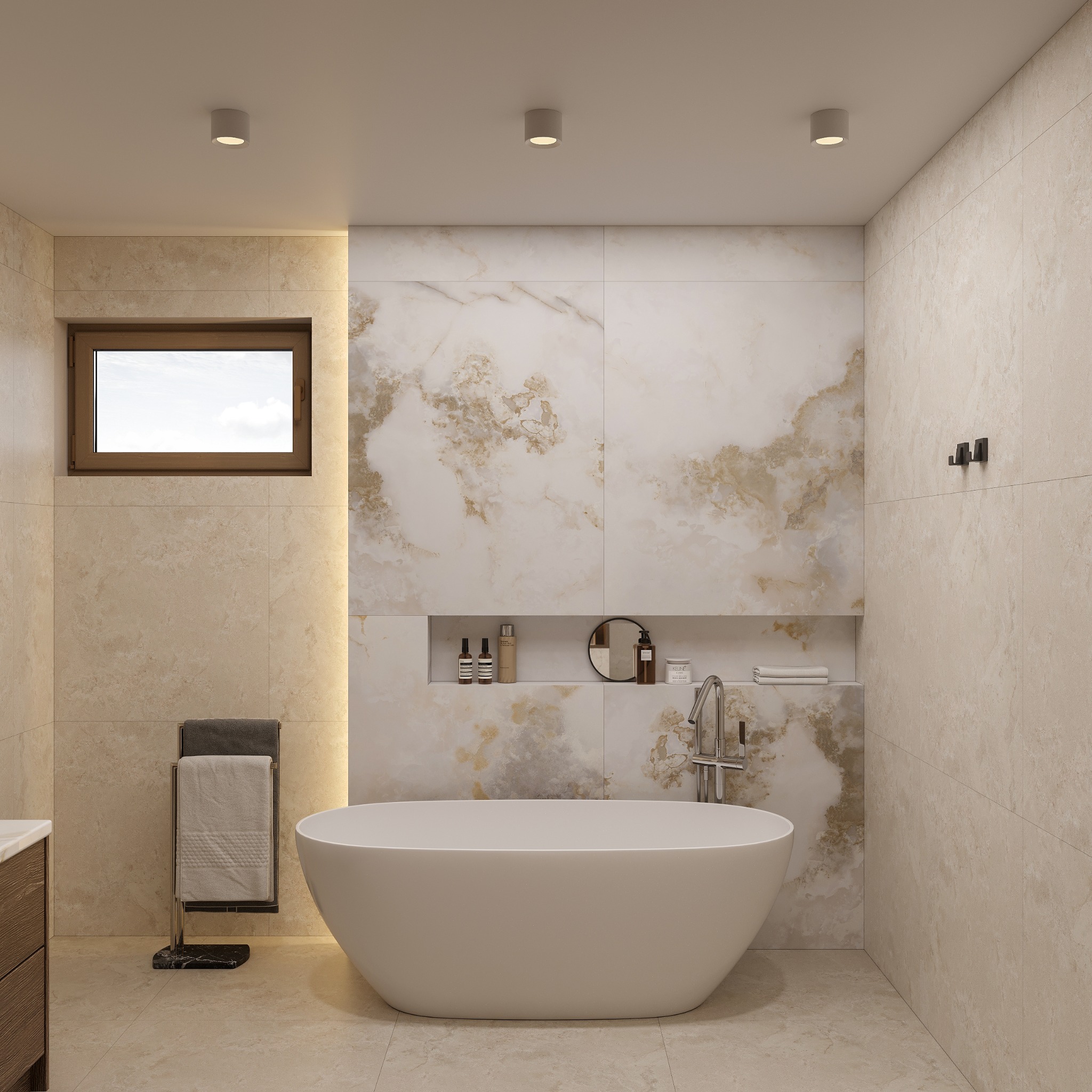 Nowoczesna łazienka z wolnostojącą wanną, marmurowymi płytkami i drewnianym oknem, oświetlona punktowymi lampami sufitowymi i podświetleniem wnęki.