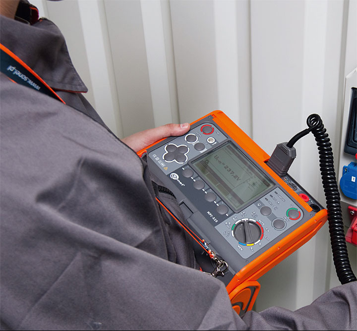 Posługujemy się profesjonalnym miernikiem marki Sonel MPI-525 z ważnym certyfikatem wzorcowania.