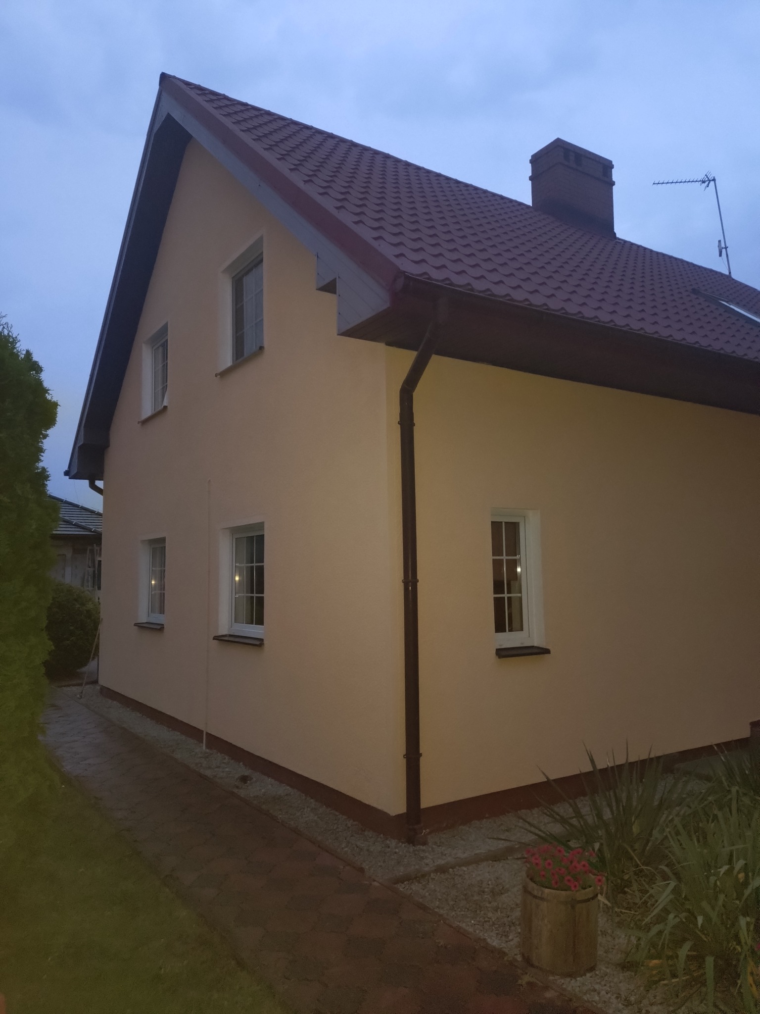 Po malowaniu elewacji, baranek