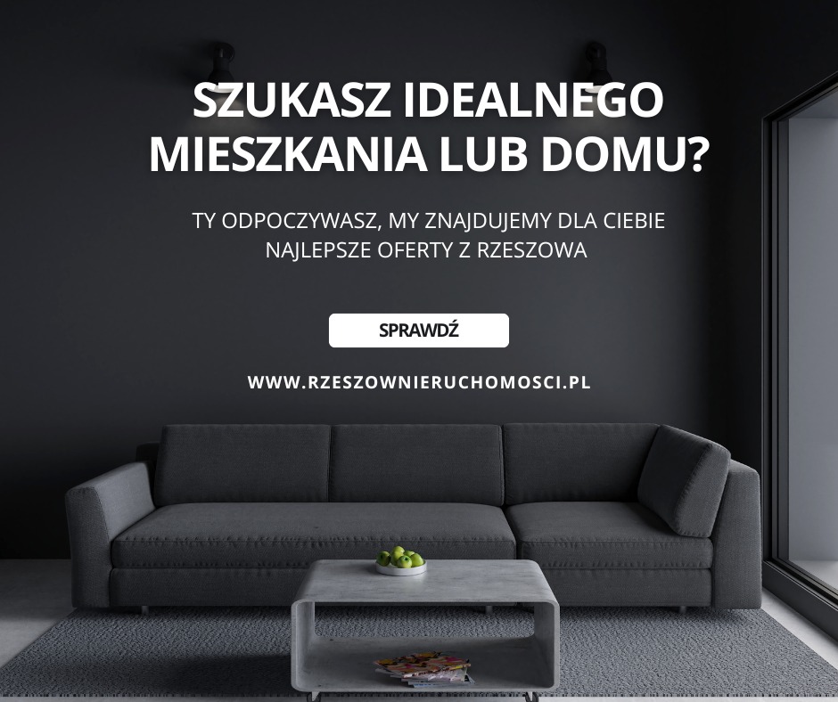 Minimalistyczne wnętrze z szarym narożnikiem, stolikiem kawowym z zielonymi jabłkami, ciemnym tłem z tekstem reklamowym 'Szukasz idealnego mieszkania lub domu?', oraz adresem strony internetowej.