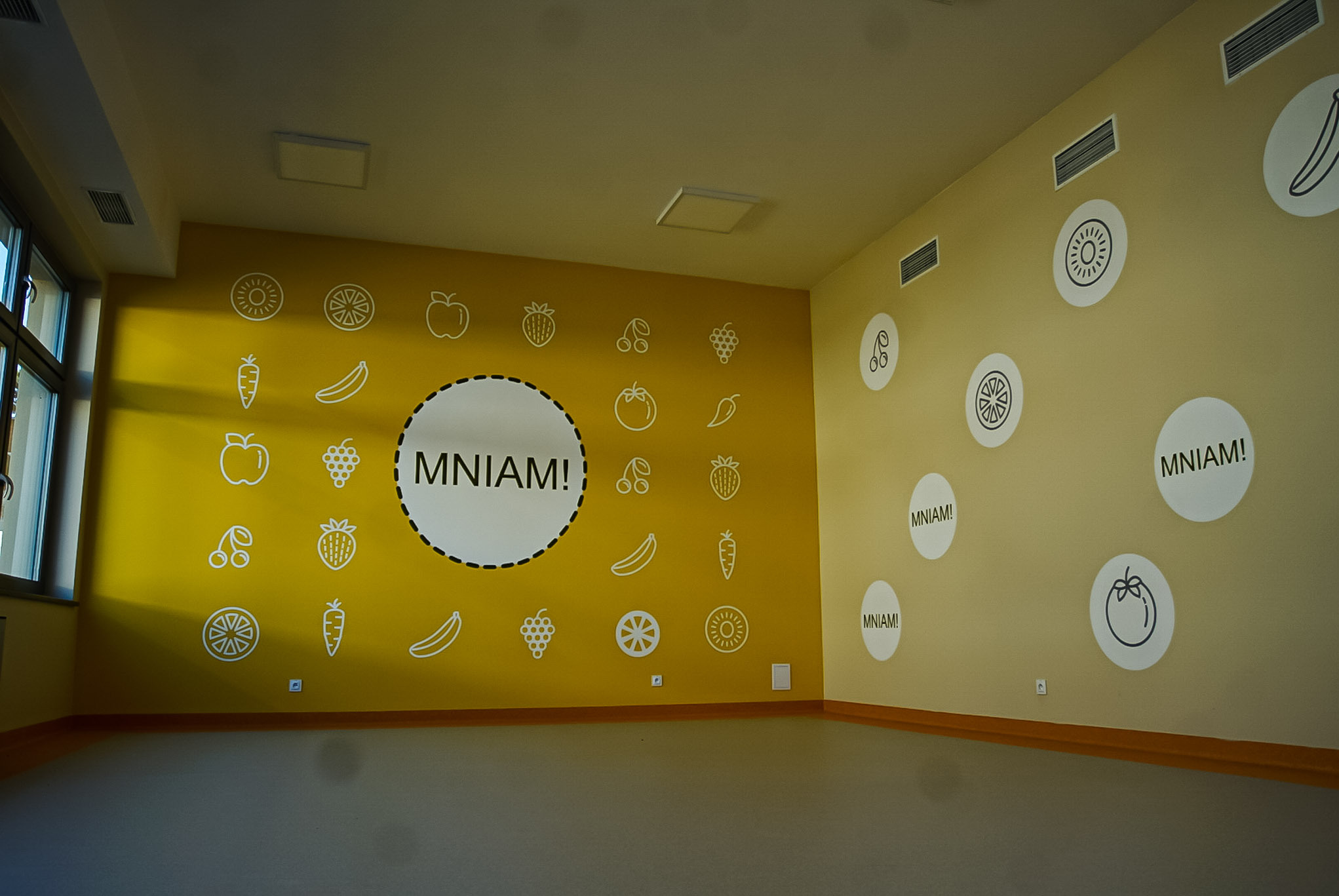 Malowanie sal szkolnych + szablony. Dbałość o detale