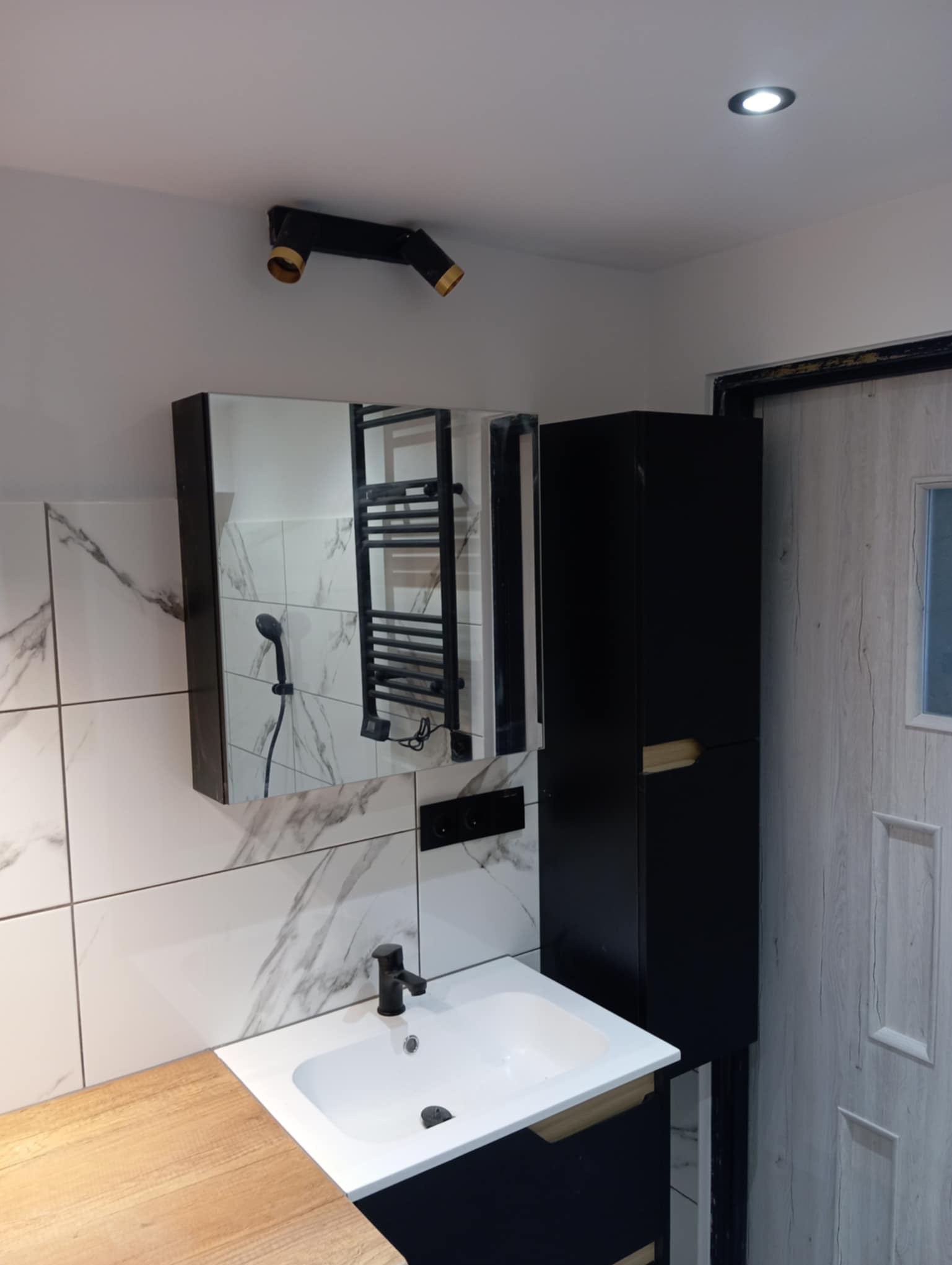 Wykonanie łazienki.