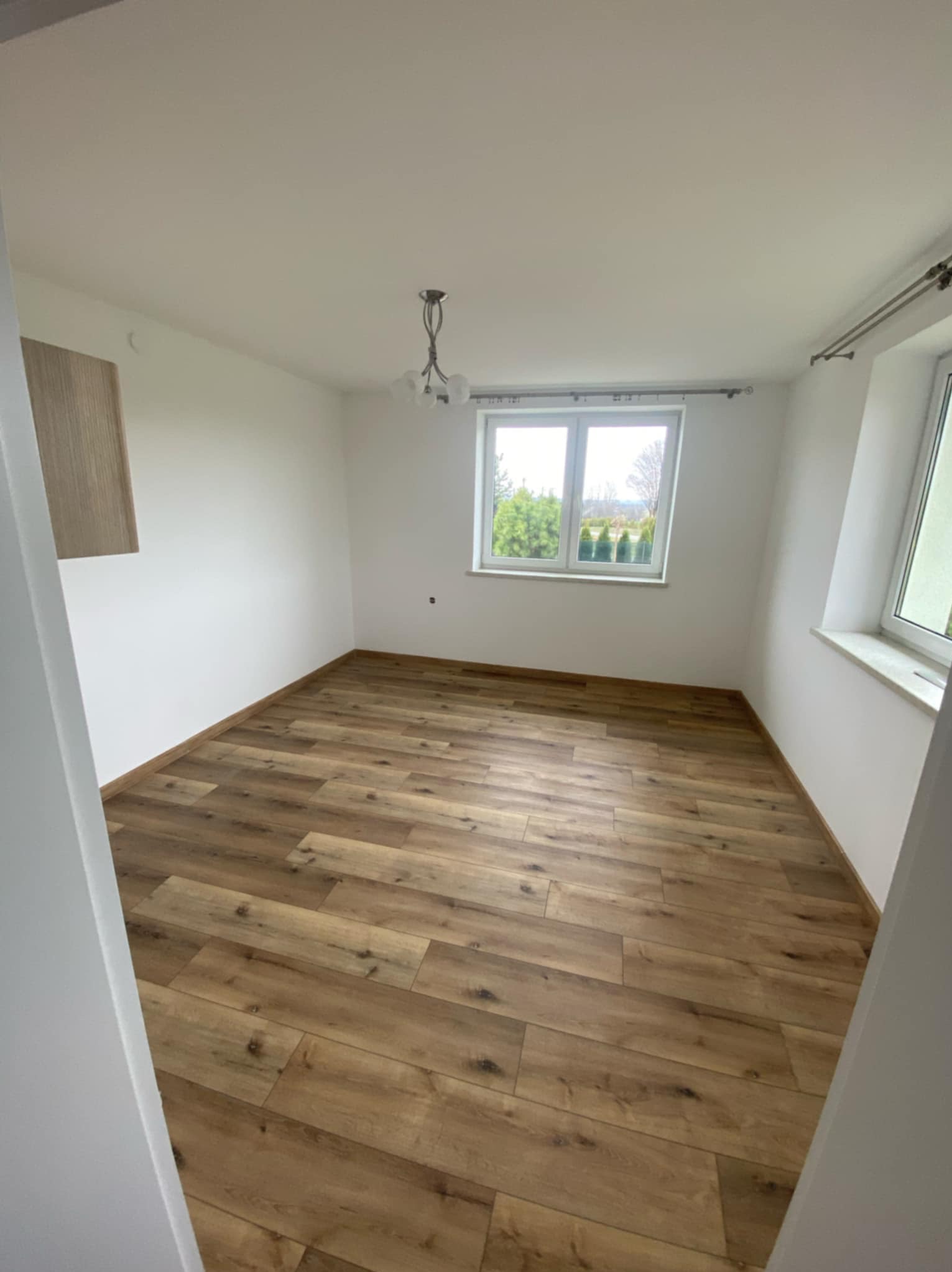 Kompleksowe wykończenie pokoju.