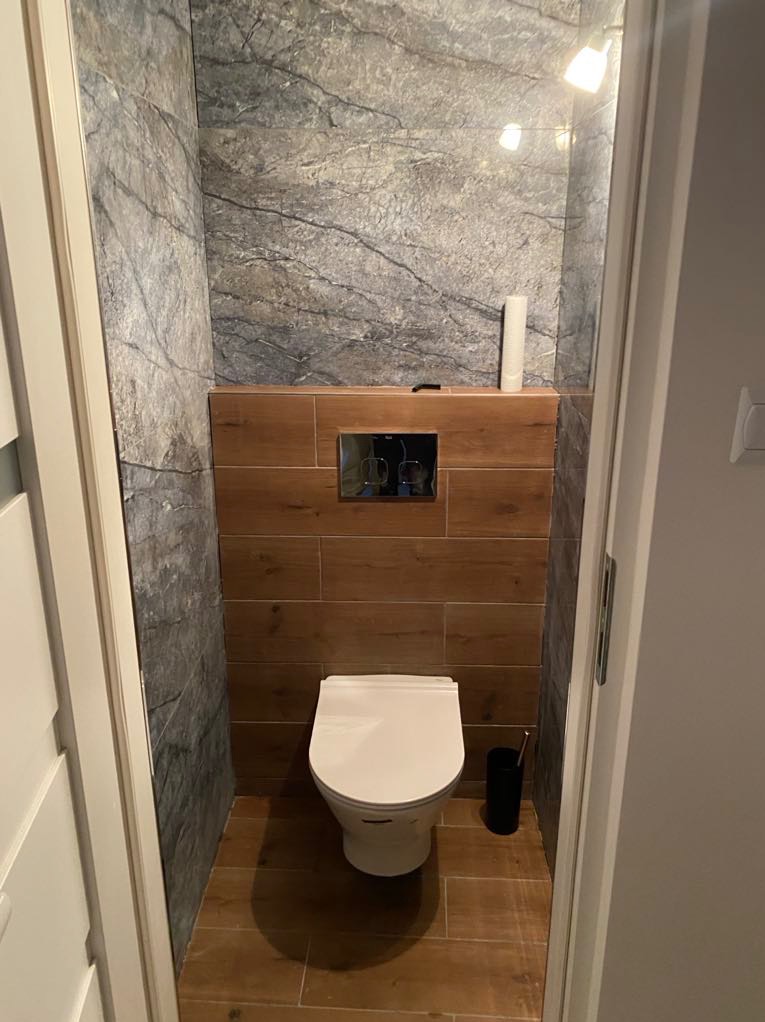 Kompleksowe wykończenie toalety.