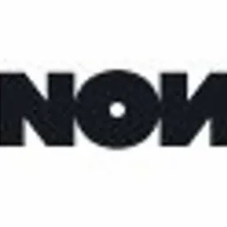 Czarne, minimalistyczne logo firmy NON z okrągłym elementem wewnątrz litery O, na białym tle.