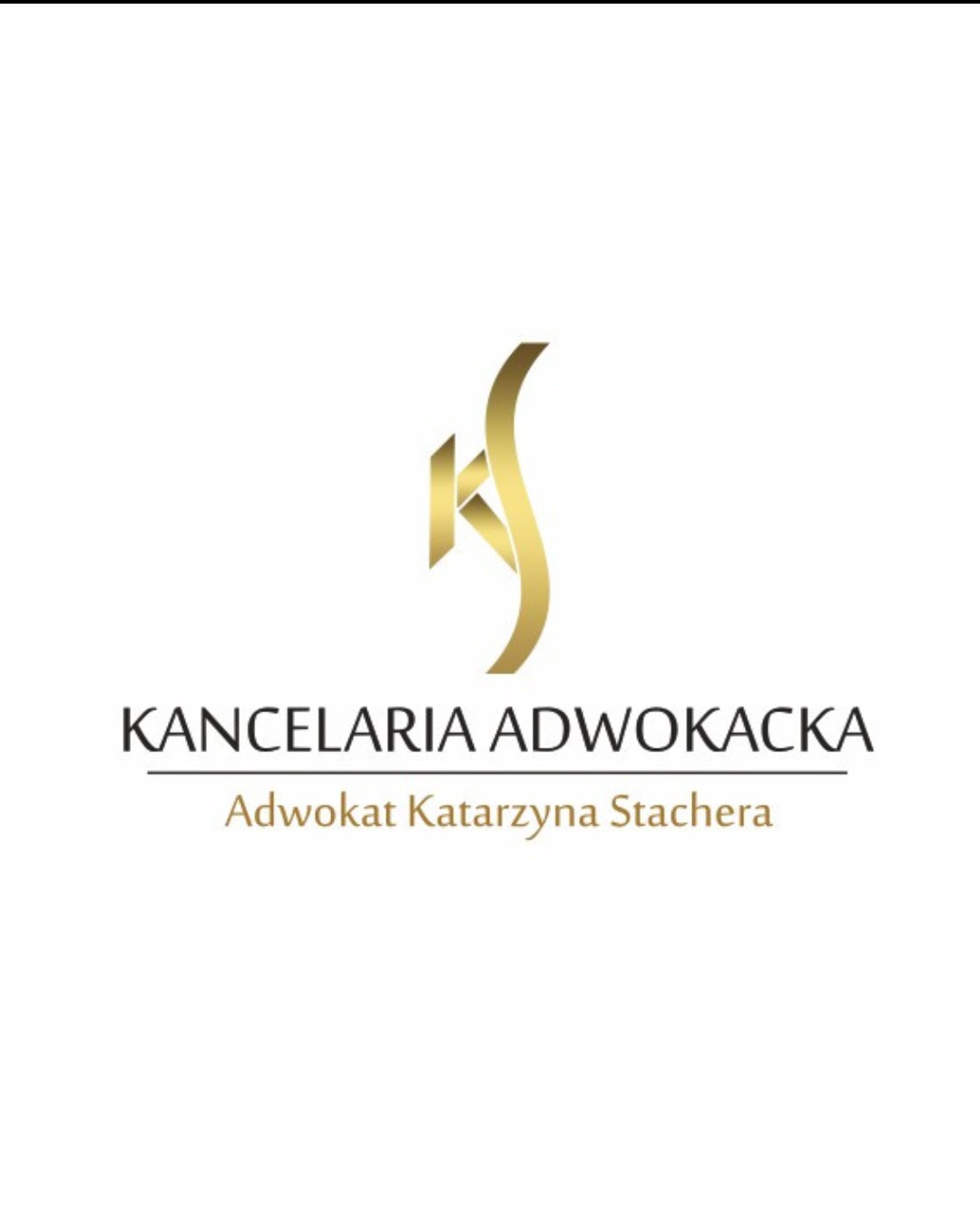 Złote logo Kancelarii Adwokackiej Katarzyny Stachera na białym tle, minimalistyczny design.