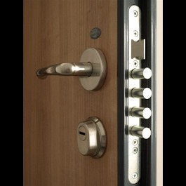 wymiana zamków w drzwiach