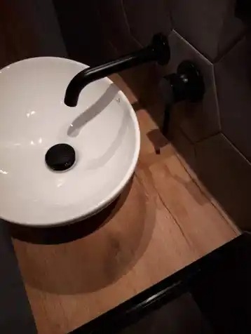 Umywalka z kranem podtynkowym