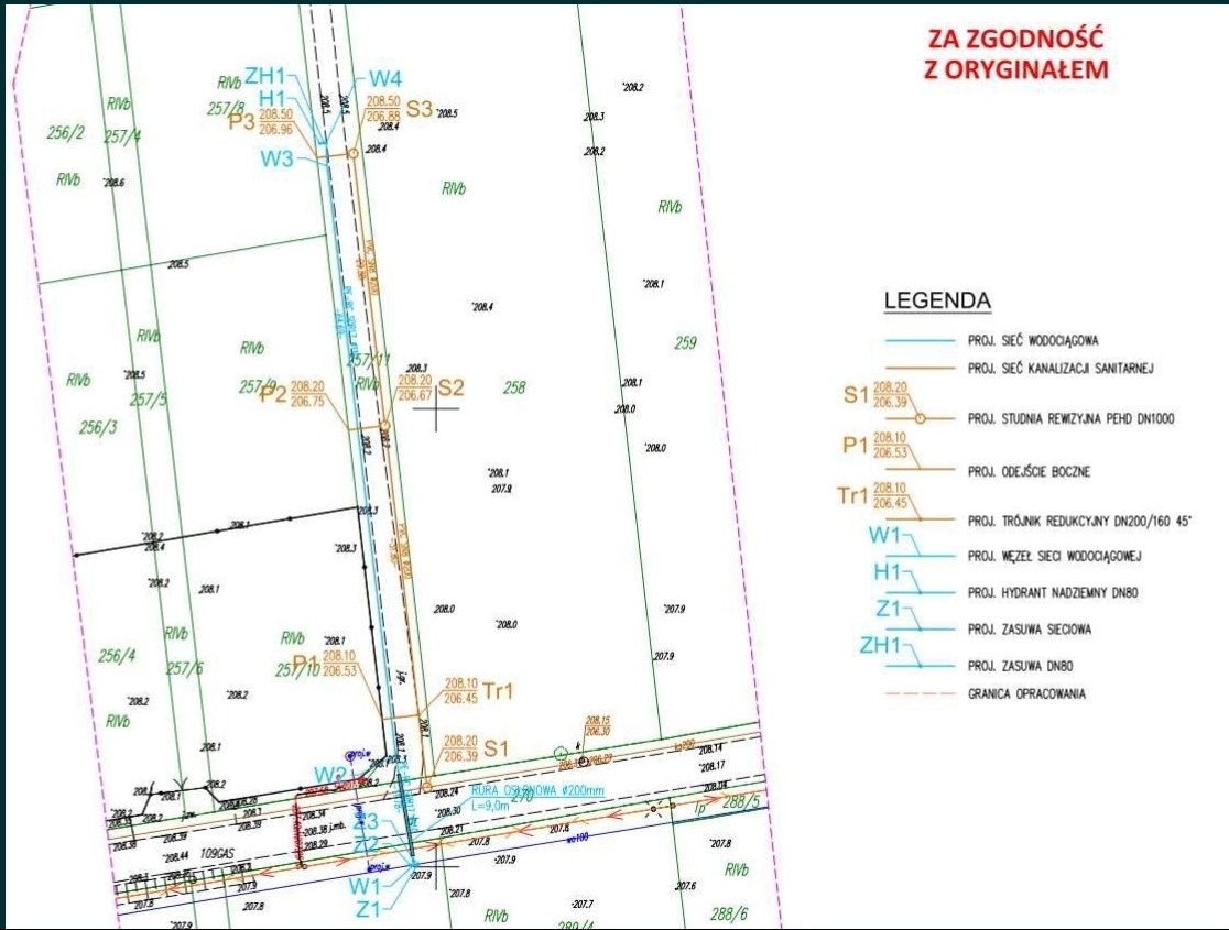 Skan mapy geodezyjnej z naniesionymi projektami sieci wodociągowej i kanalizacji sanitarnej, zawierający legendę z oznaczeniami symboli i numerów punktów charakterystycznych.