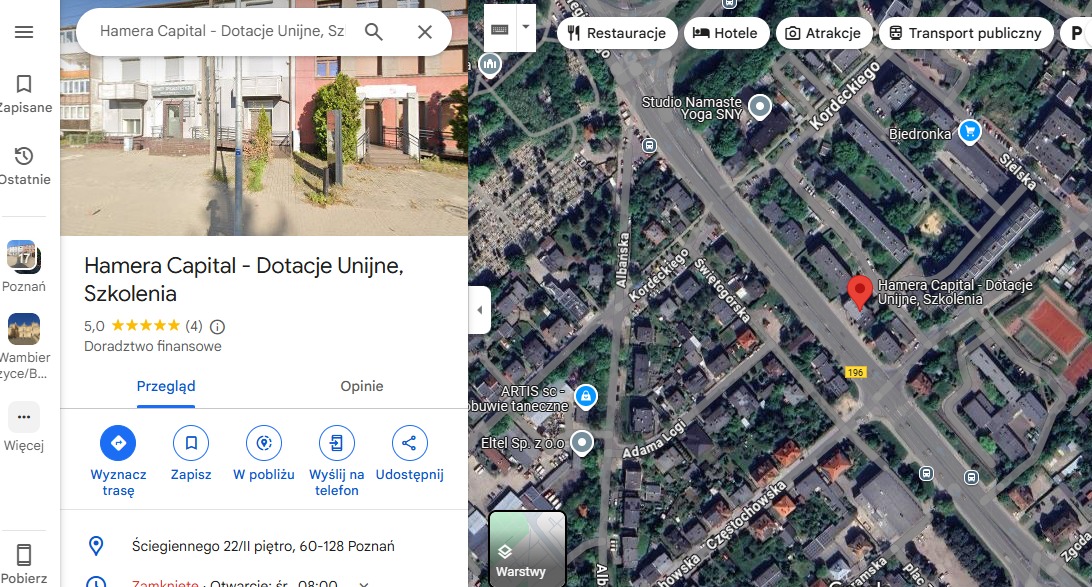 Zrzut ekranu z Map Google przedstawiający wizytówkę firmy Hamera Capital - Dotacje Unijne, Szkolenia, z widokiem budynku firmy oraz mapą satelitarną okolicy.